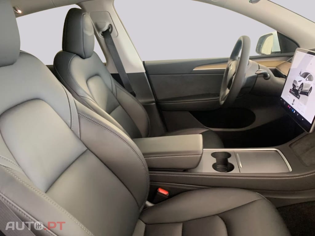 Tesla Model Y Standard Range RWD