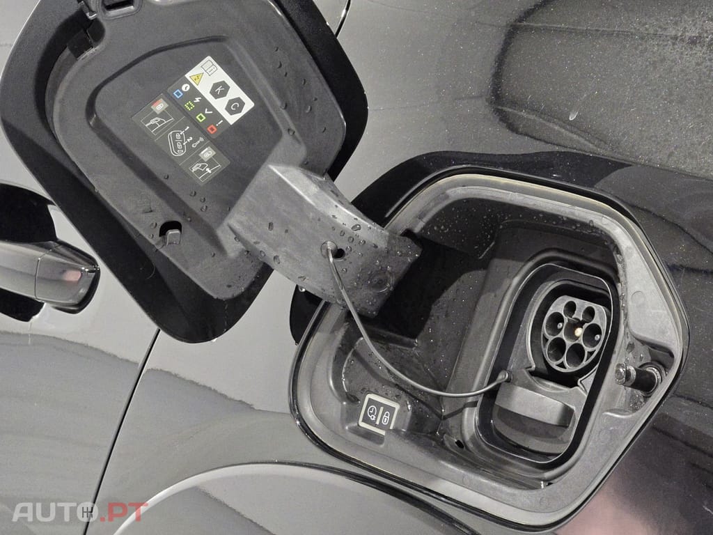 Peugeot E-208 50 kWh Allure Roadtrip