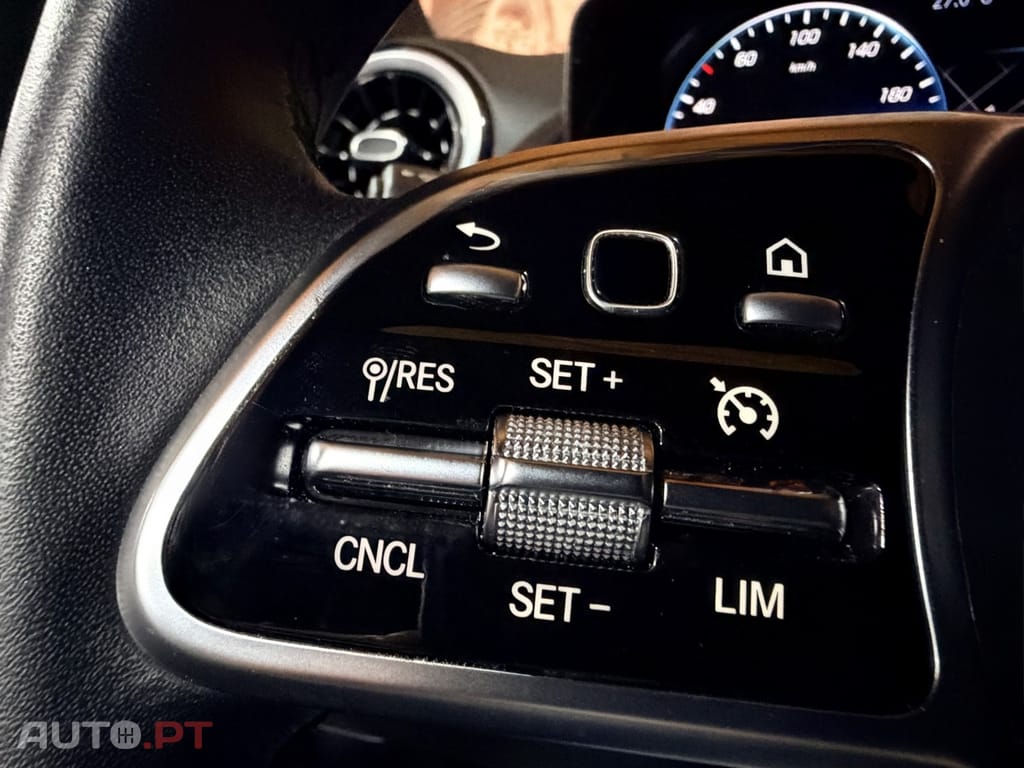 Mercedes-Benz GLA 180 7G-DCT Edition Progressive Line