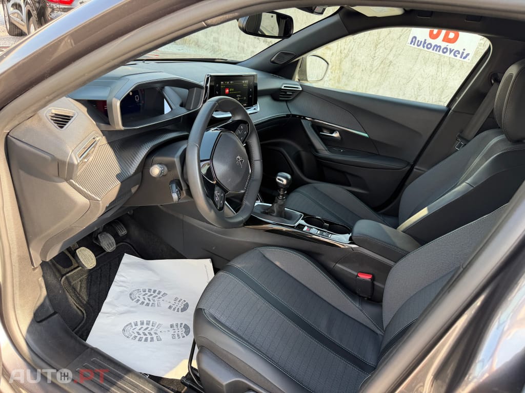 Peugeot 2008 PureTech 100 Allure
