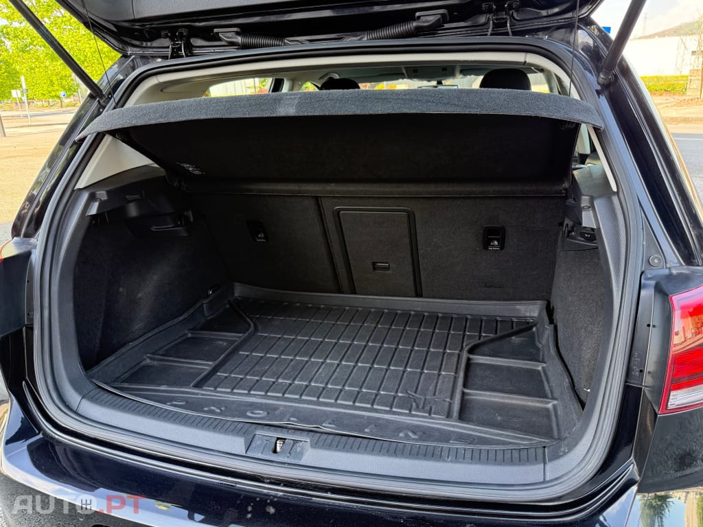 Volkswagen Golf 1.6 TDi Highline DSG