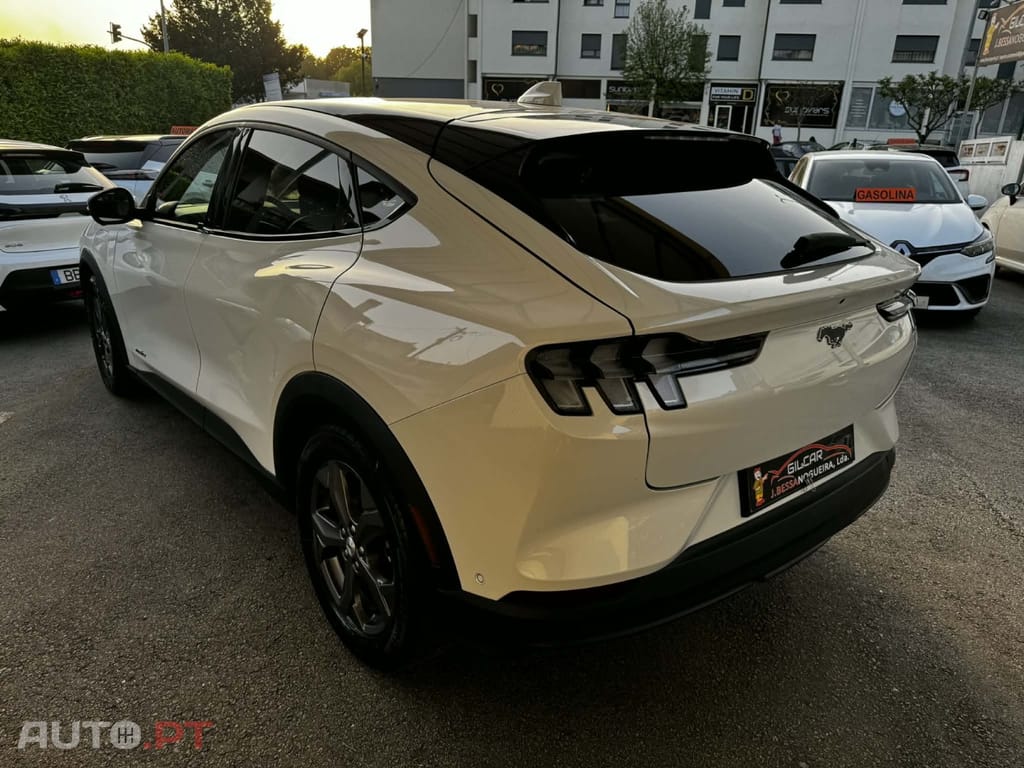 Ford Mustang Mach-E 75.7 kWh Base