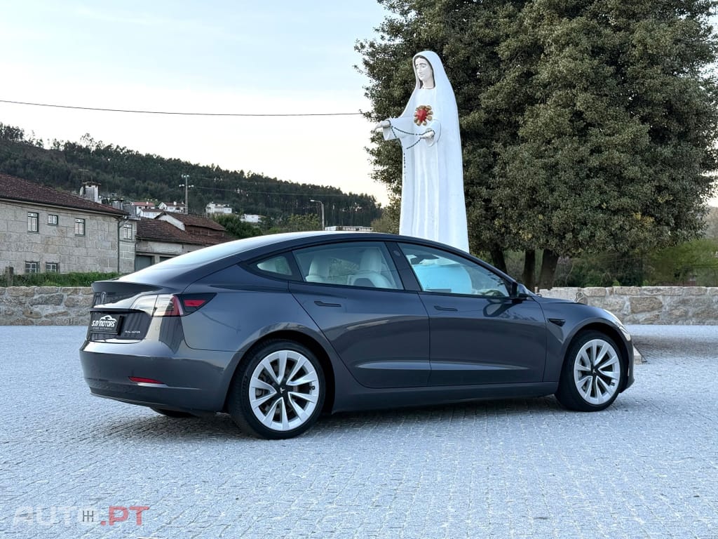 Tesla Model 3 Long-Range Dual Motor AWD