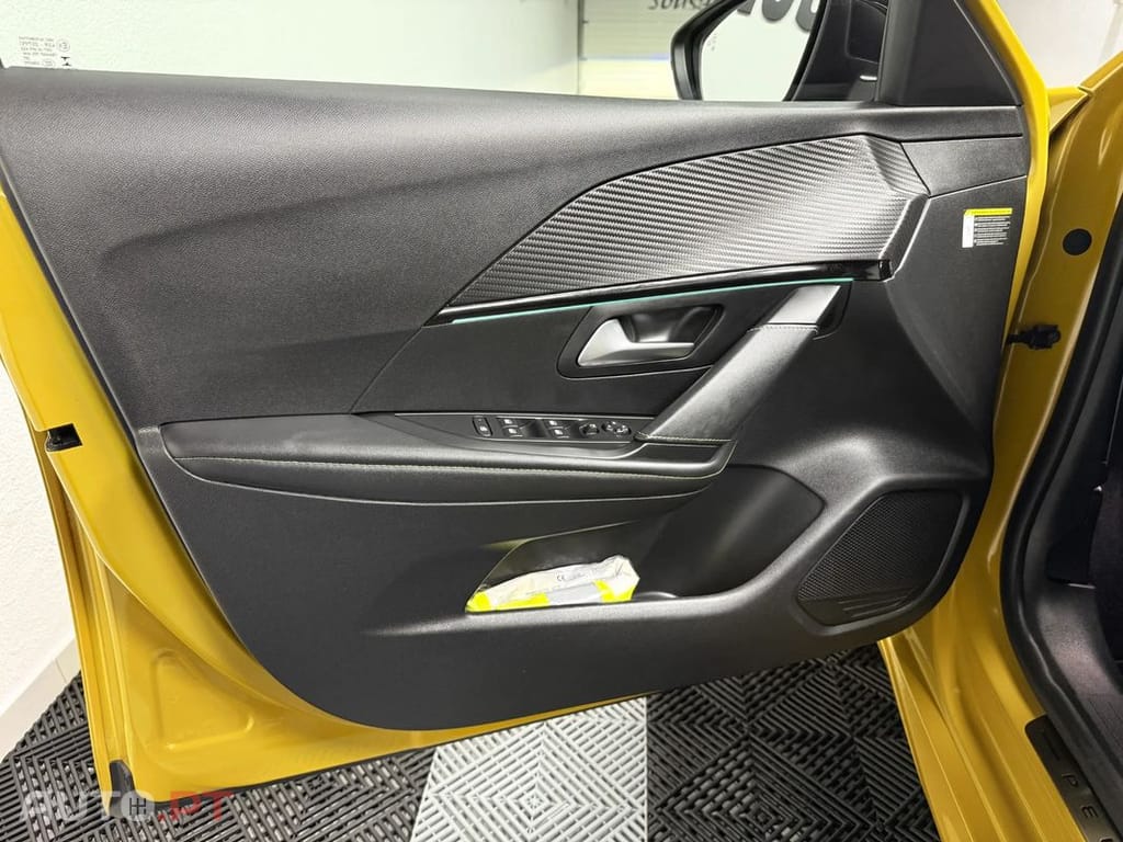 Peugeot E-208 50 kWh GT