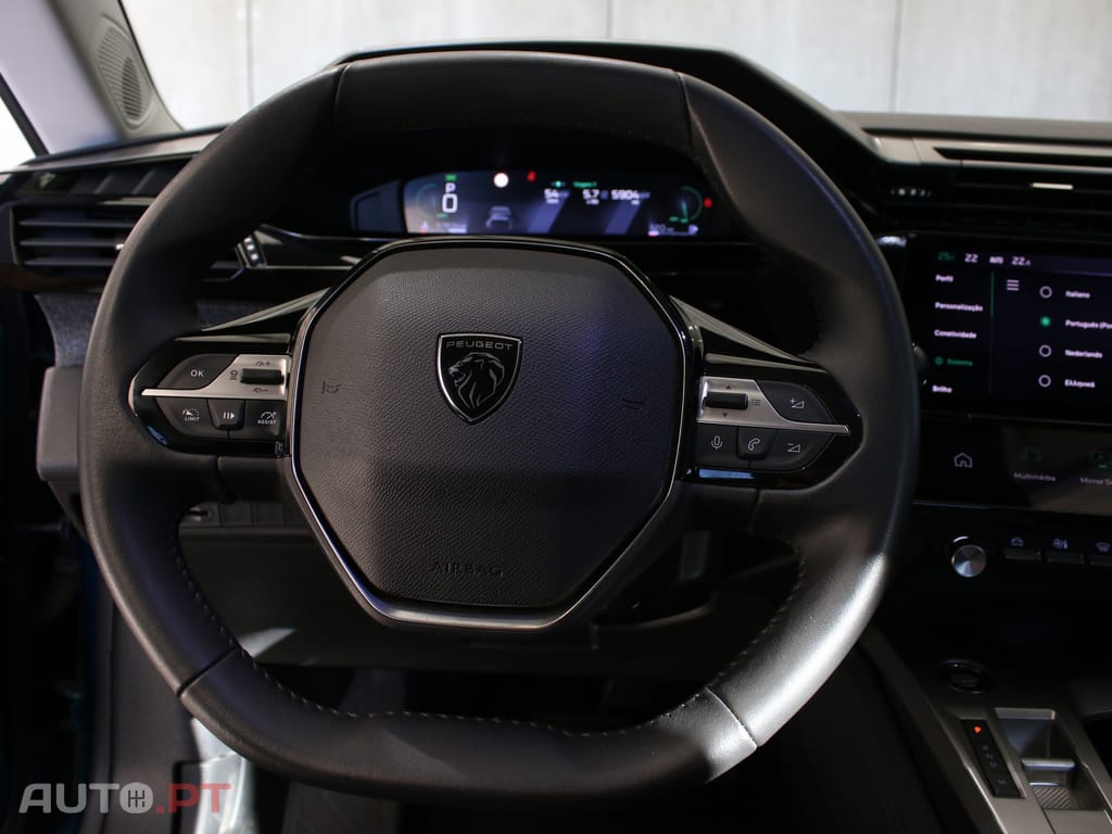 Peugeot 408 1.2 PureTech Allure EAT8