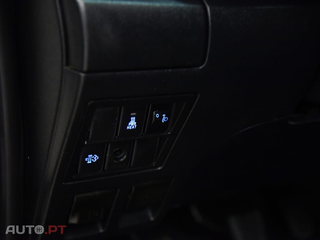 Toyota Hilux 2.4 D-4D 2WD CD CM