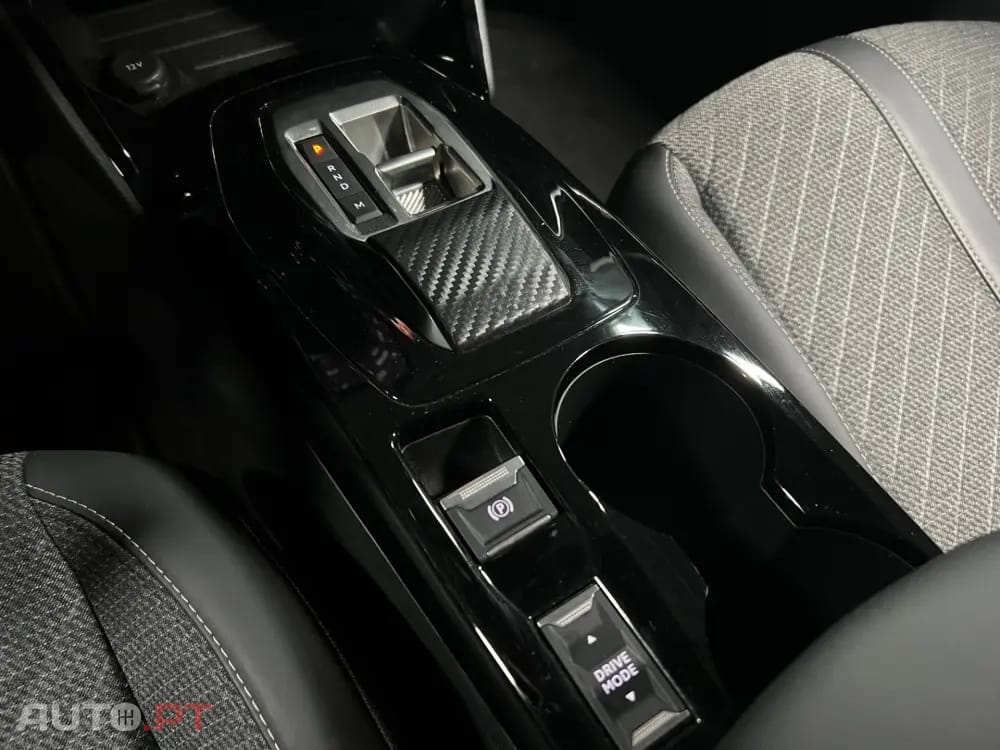 Peugeot 2008 1.2 Hybrid Allure e-DCS6