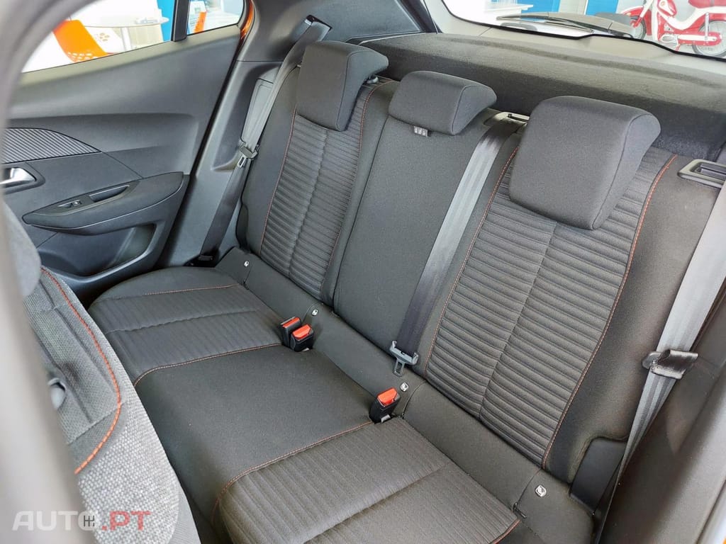 Peugeot E-2008 50 kWh Active Pack