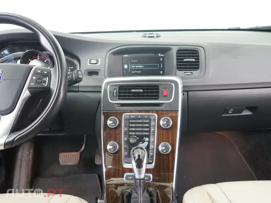 Volvo V60 2.4 D6 Summum AWD Phev