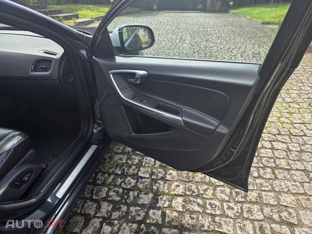 Volvo V60 D6 Twin Engine Geartronic RDesign