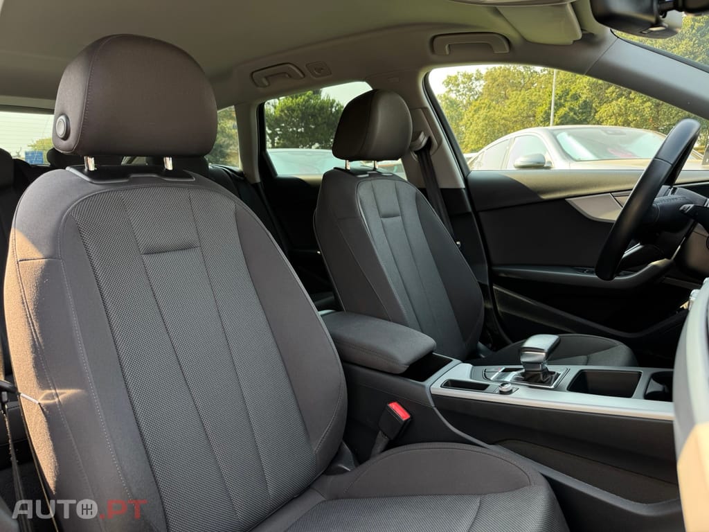Audi A4 Avant 30 TDI S tronic