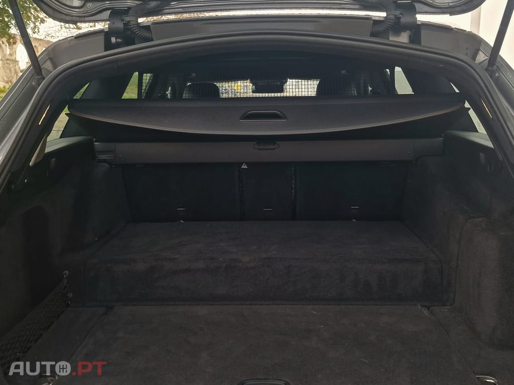 Mercedes-Benz E 300 DE 9G-TRONIC AMG LINE
