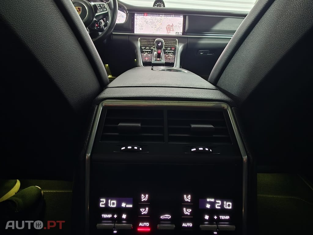 Porsche Panamera 4 E-Hybrid Platinum Edition