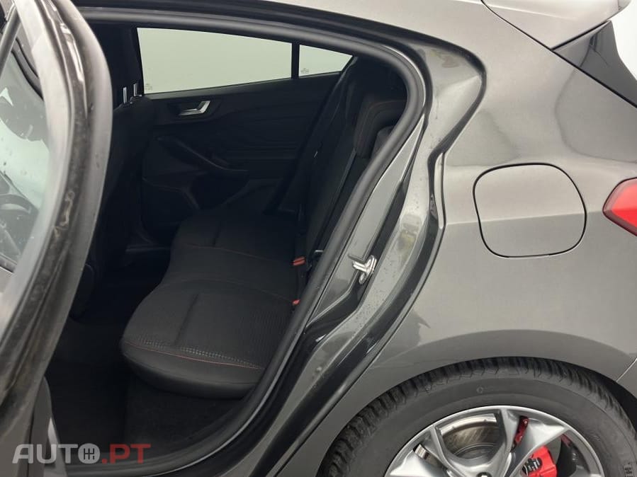 Ford Focus 1.0 EcoBoost Hybrid ST-LINE