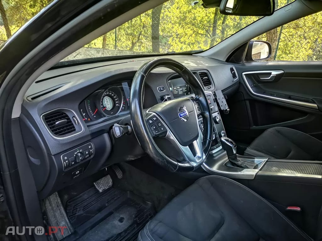 Volvo V60 2.0 D4 Momentum Eco Geartronic
