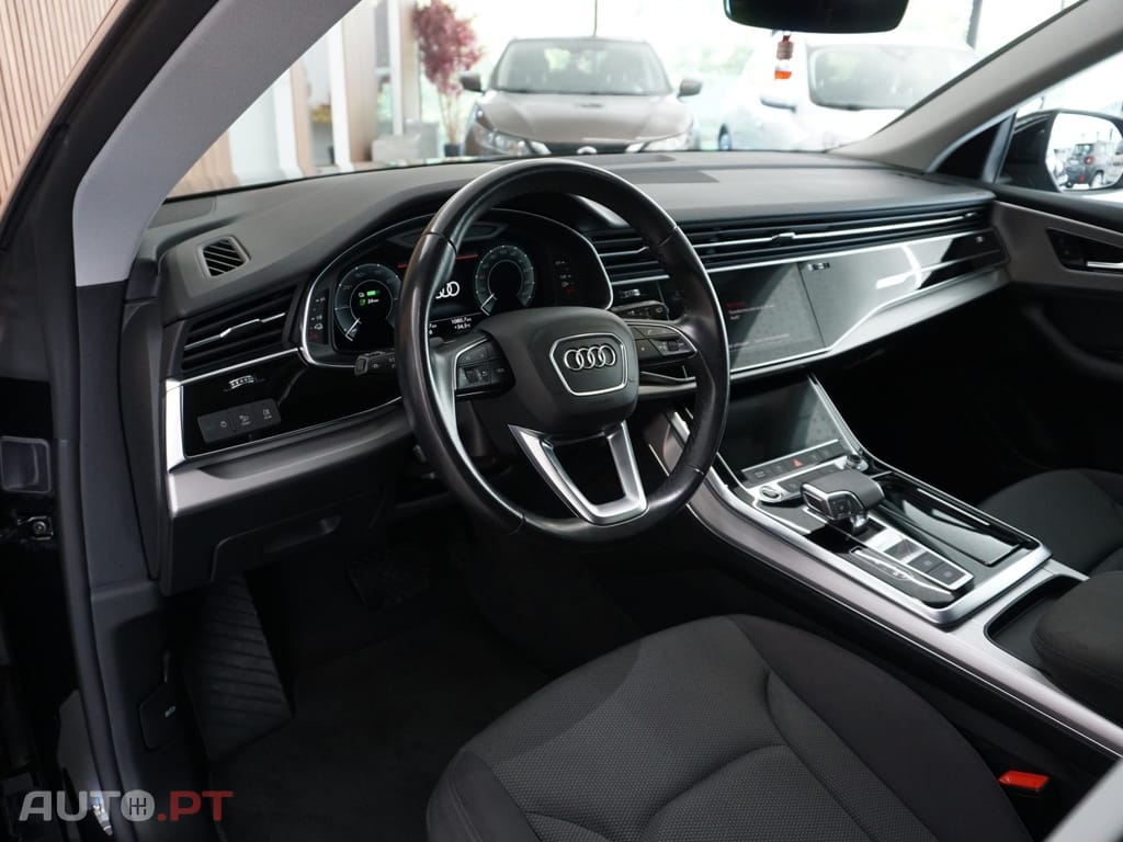 Audi Q8 55 TFSIe quattro Tiptronic competition plus