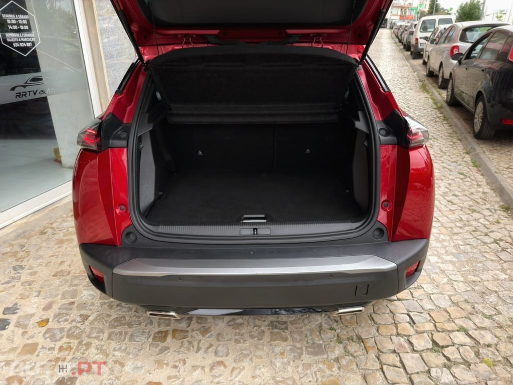Peugeot 2008 PureTech 130 EAT8 GT