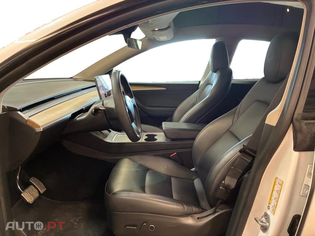 Tesla Model Y Standard RWD