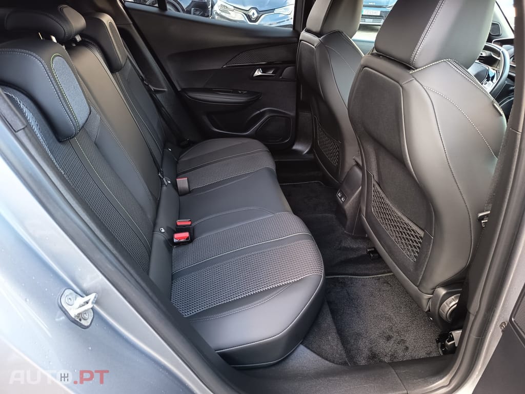 Peugeot E-2008 50 kWh GT