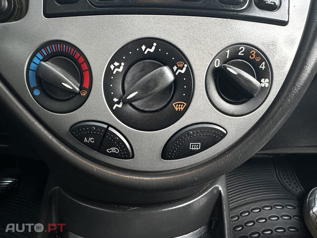 Ford Focus 1.8 TDdi Ghia