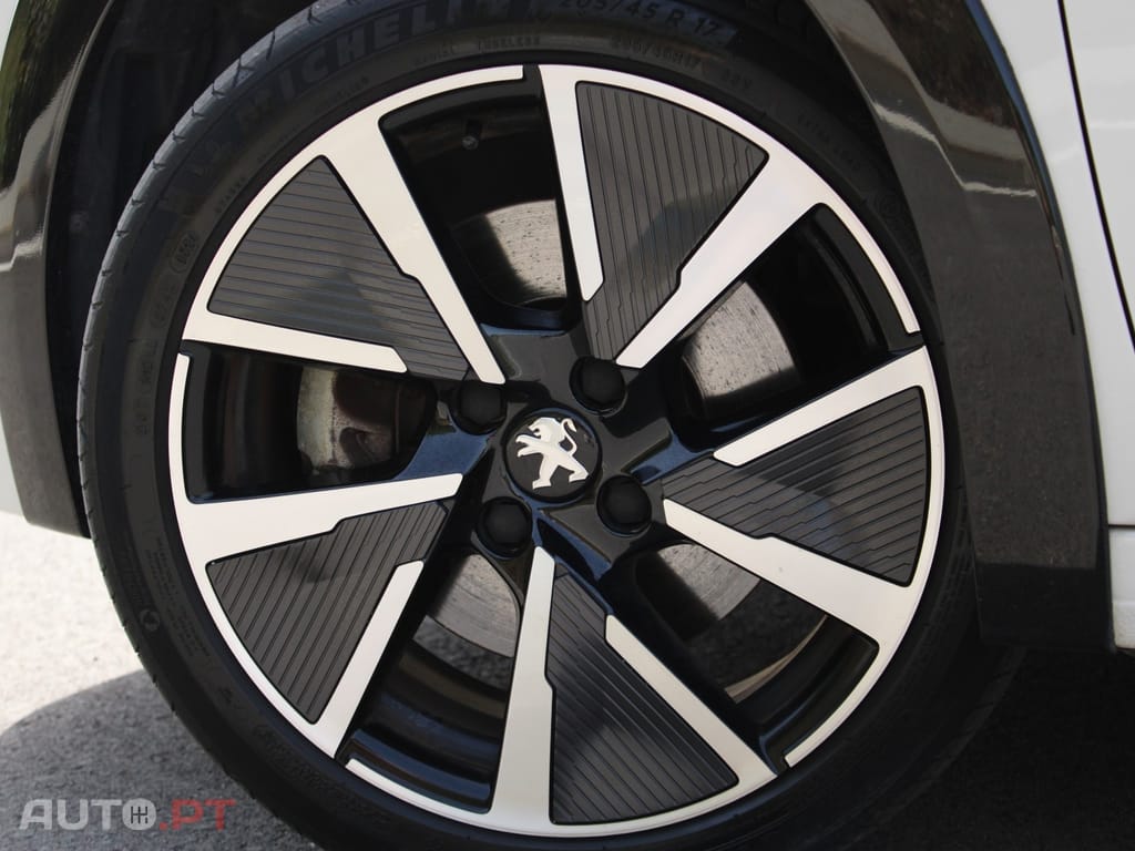 Peugeot E-208 50 kWh GT Pack