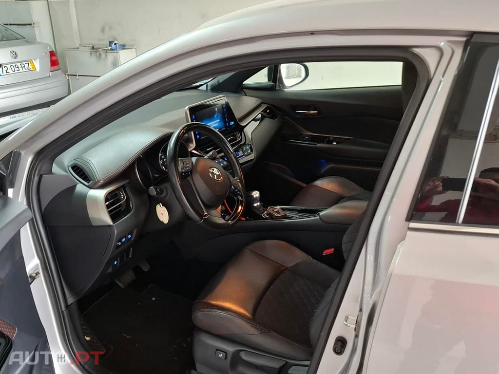 Toyota C-HR 1.8 Hybrid Exclusive