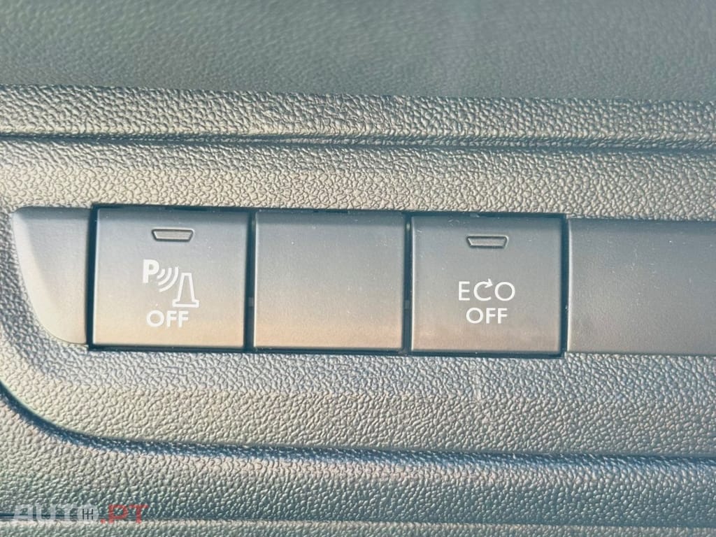 Peugeot 208 PureTech 82 Stop & Start Signature