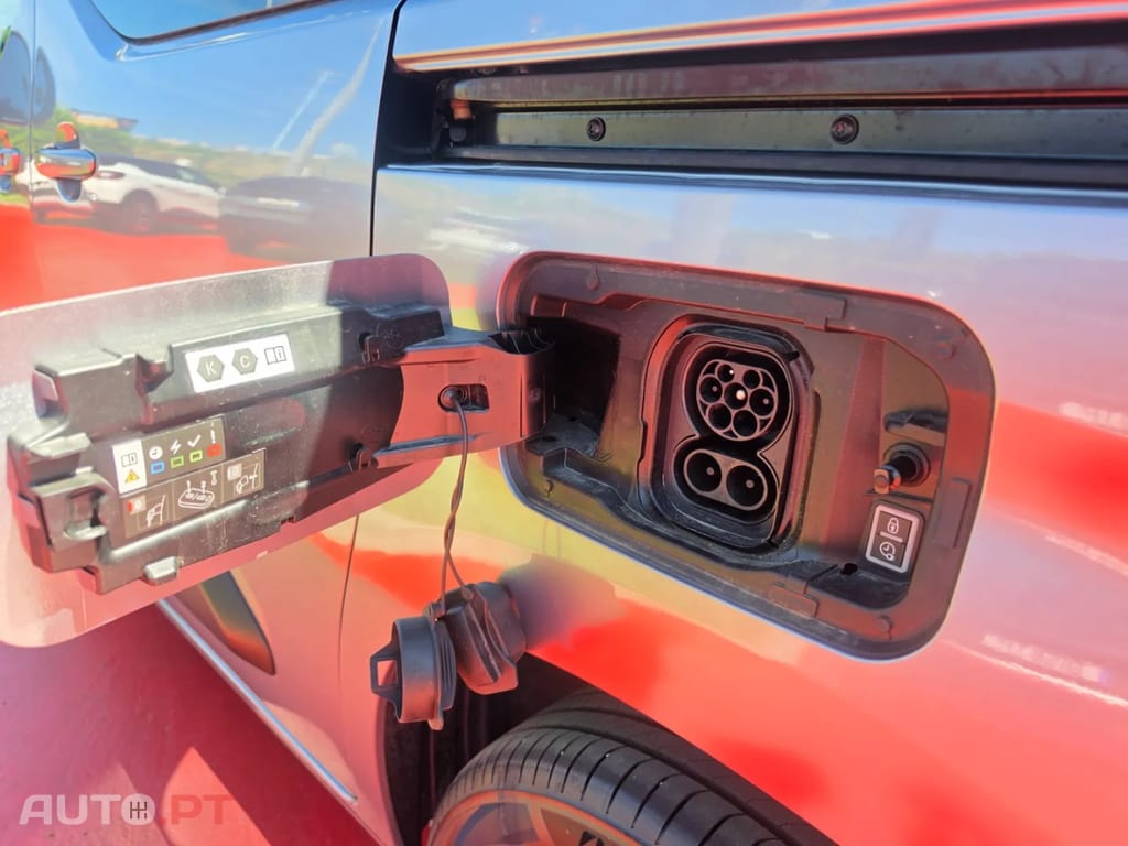 Peugeot E-Partner Outro
