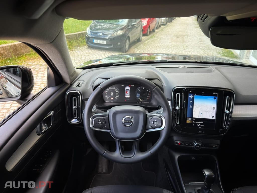 Volvo XC40 2.0 D3 Momentum Plus