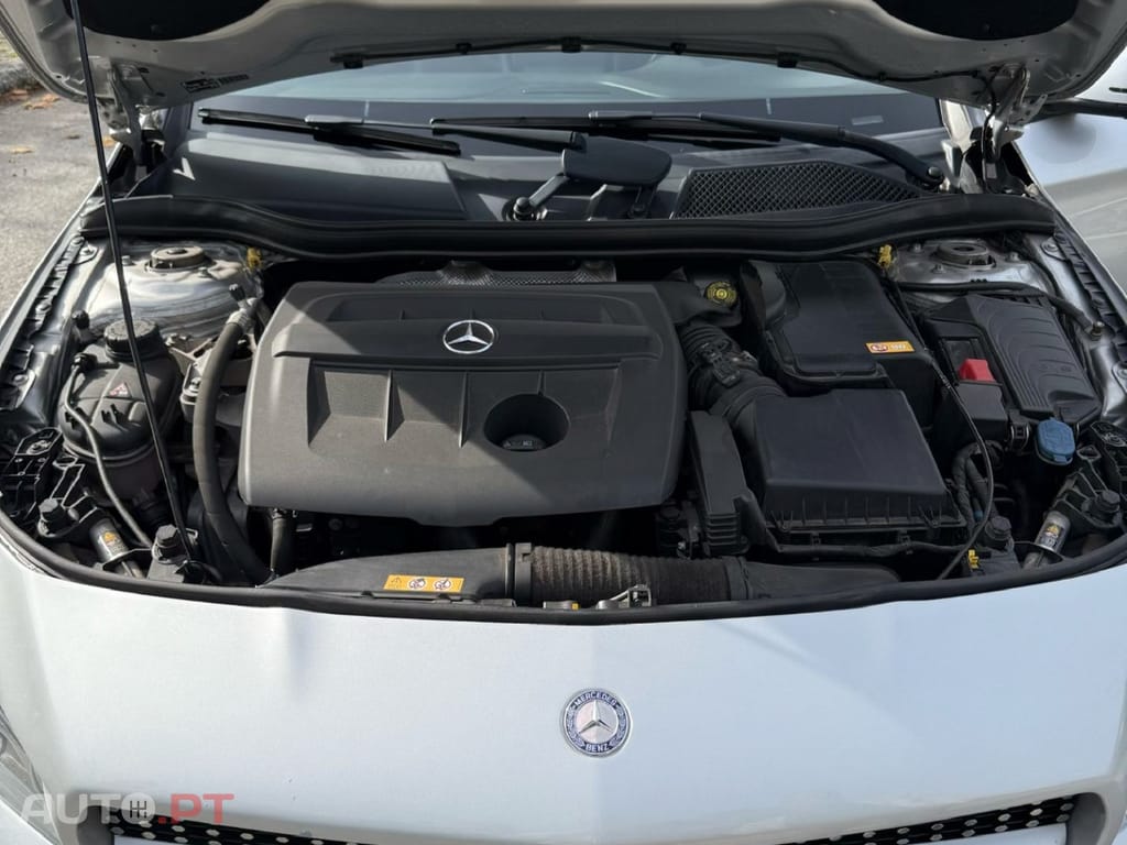 Mercedes-Benz CLA 180 coupé 4 portas