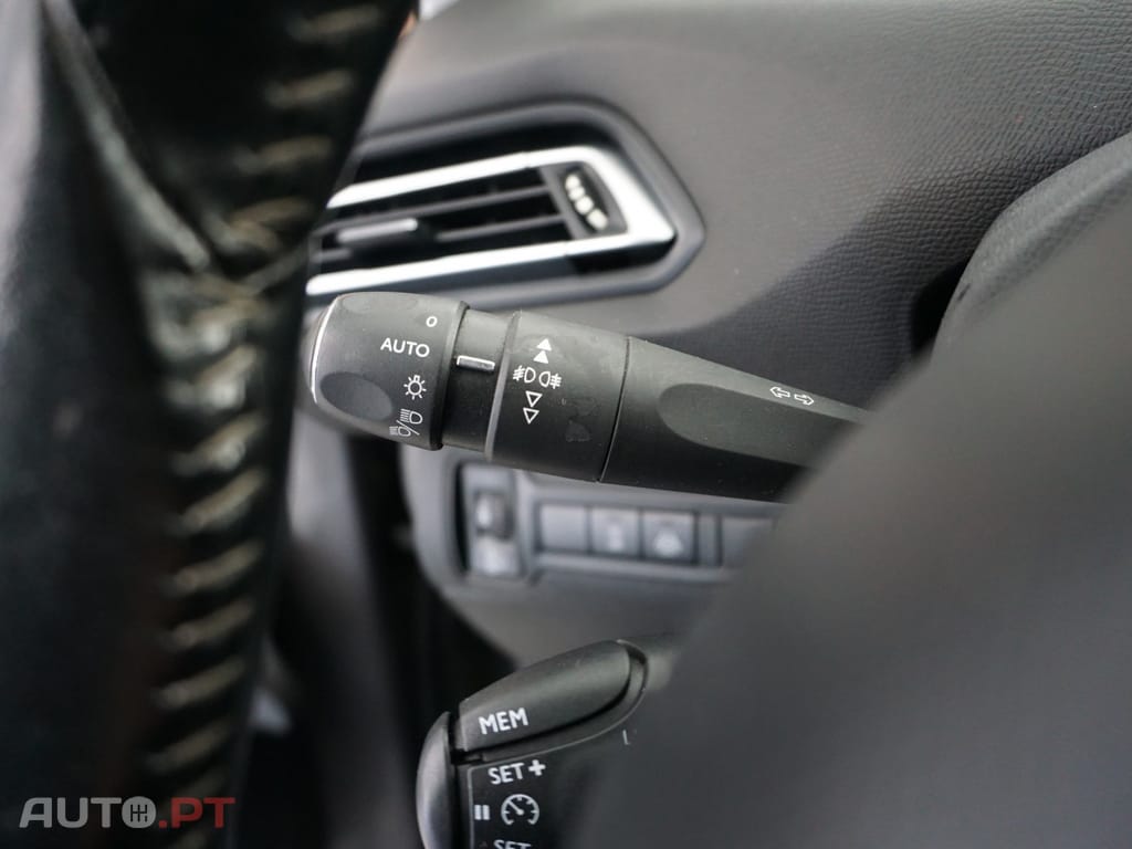 Peugeot 308 1.2 PureTech Allure Full LED