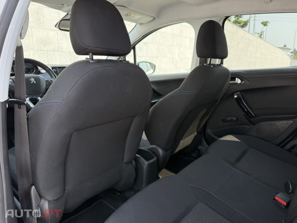 Peugeot 208 1.2 PureTech Signature