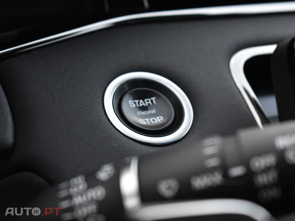 Land Rover Evoque 1.5 P300e AWD R-Dynamic SE Auto