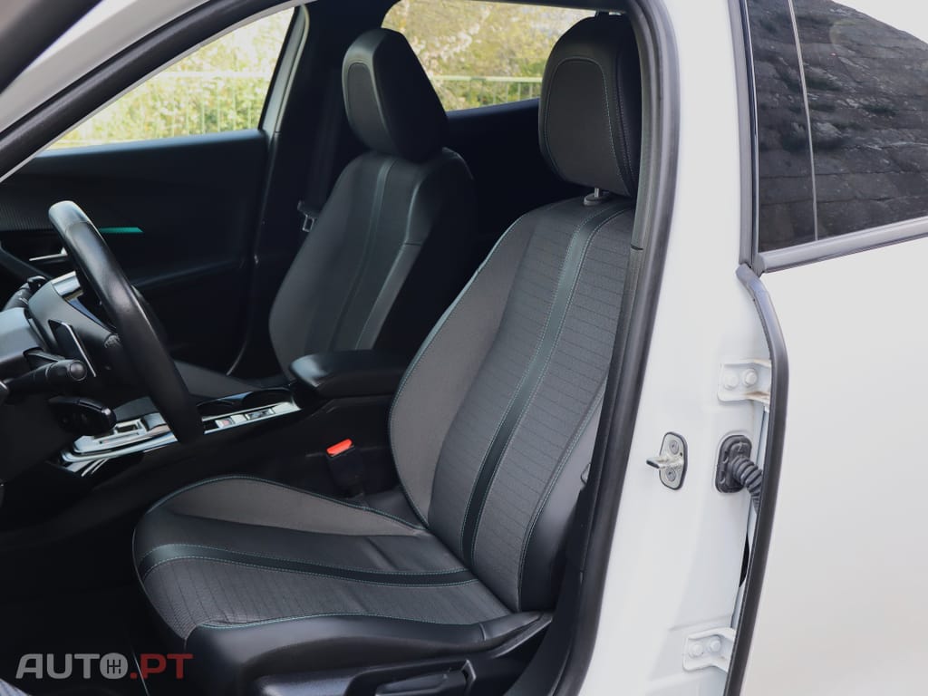 Peugeot 2008 1.5 BlueHDi Allure Pack EAT8