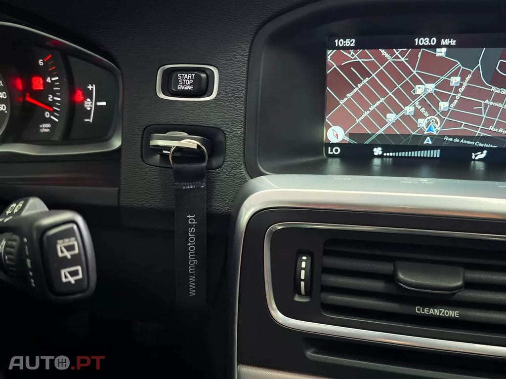 Volvo V60 Cross Country 2.0 D3 Momentum