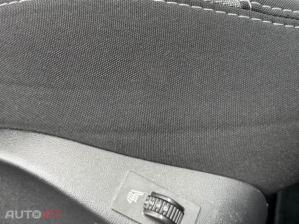 Peugeot 208 1.2 Puretech Style — fotografia 2