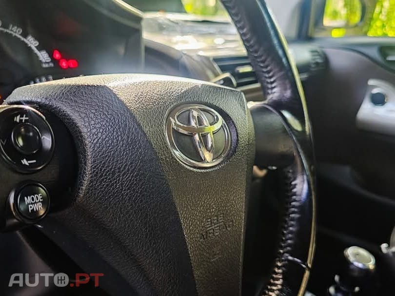 Toyota iQ 1.0 VVT-i Essential+AC