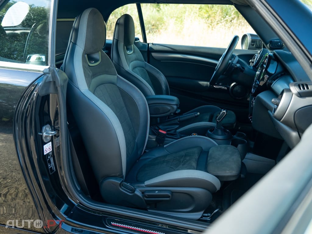 MINI Cabrio John Cooper Works Auto Desportiva