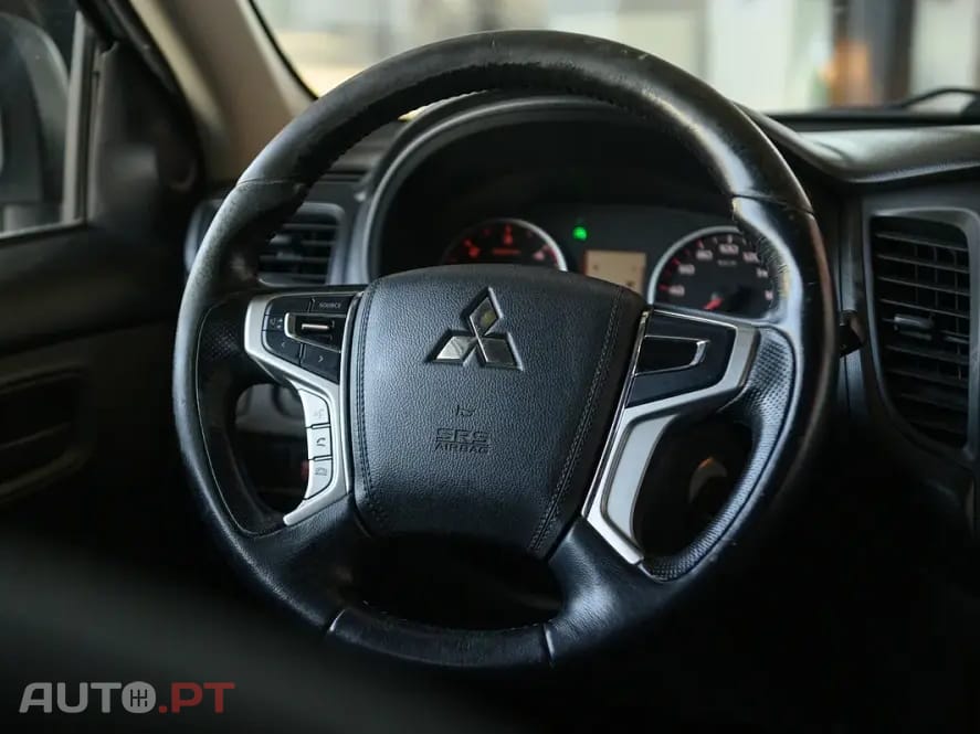 Mitsubishi L200 2.4 DI-D CD Invite Space Cab 3L 4WD