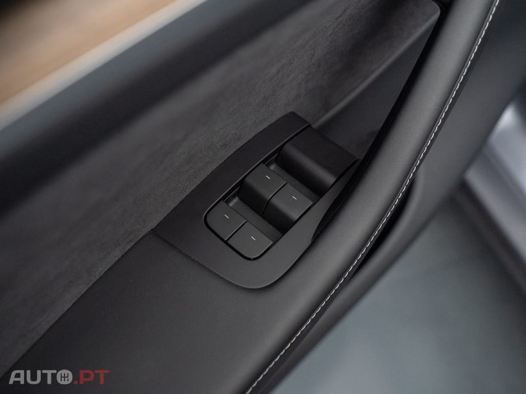 Tesla Model Y Long Range Tração Integral
