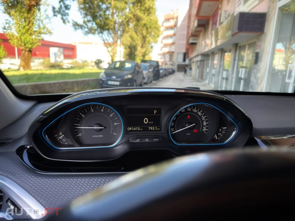 Peugeot 2008 1.2 PureTech Crossway EAT6