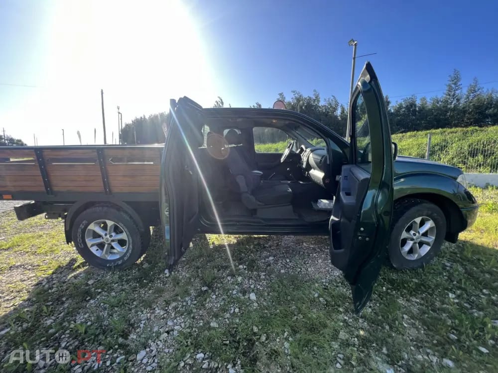 Nissan Navara Outro