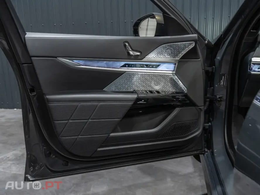 BMW 750 750e xDrive Pack Desportivo M