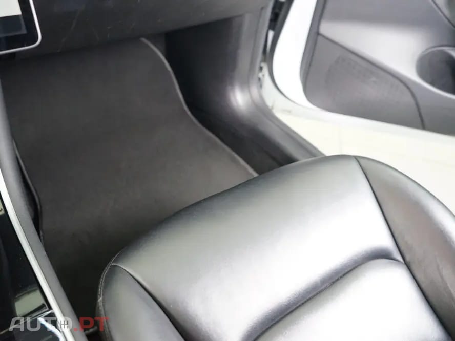 Tesla Model 3 Standard Range Plus RWD