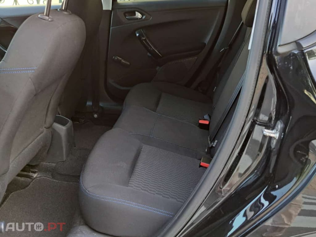 Peugeot 208 1,2 Signature