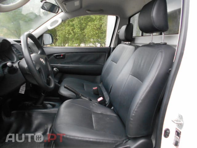 Toyota Hilux 2.5D-4D 4X2 Báscula nova
