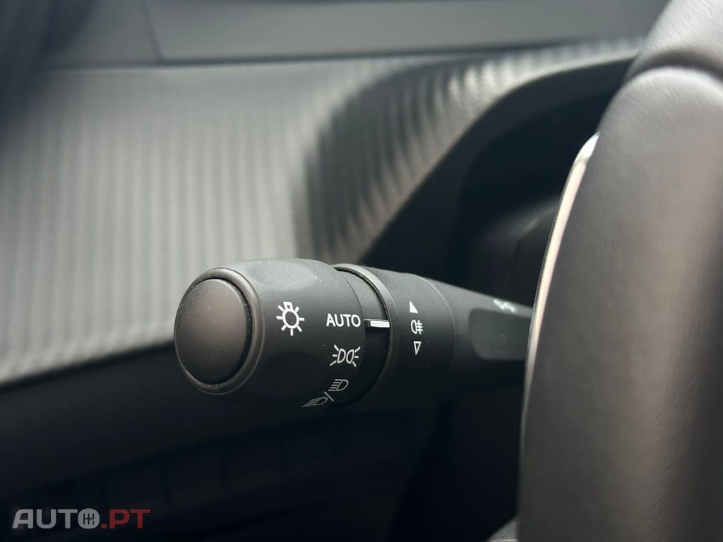 Peugeot 208 1.2 Hybrid Allure e-DCS6