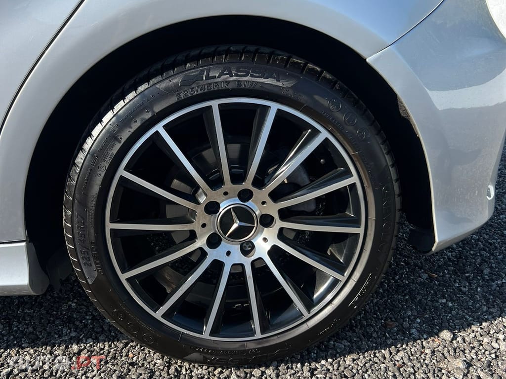 Mercedes-Benz A 180 d AMG Line