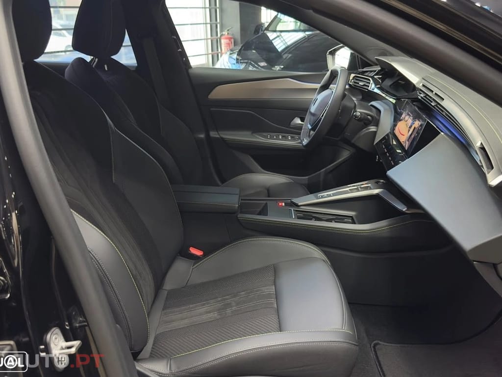 Peugeot E-308 54 kWh GT