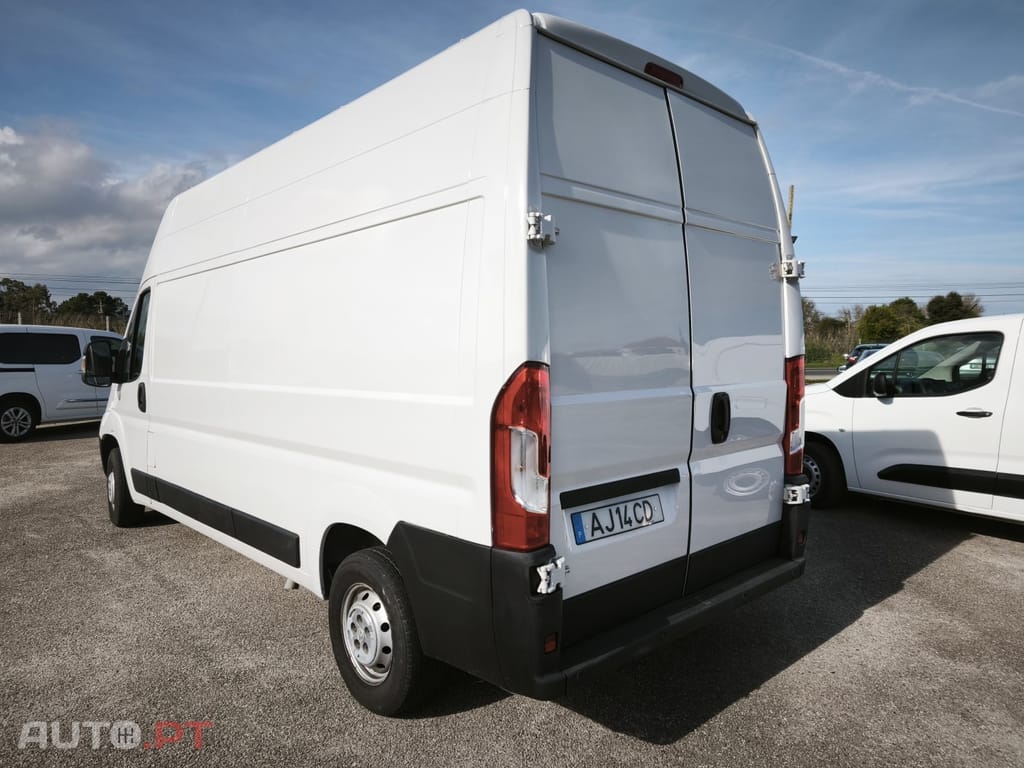 Peugeot Boxer 2.0 BlueHDi 335 L3H3 Pro